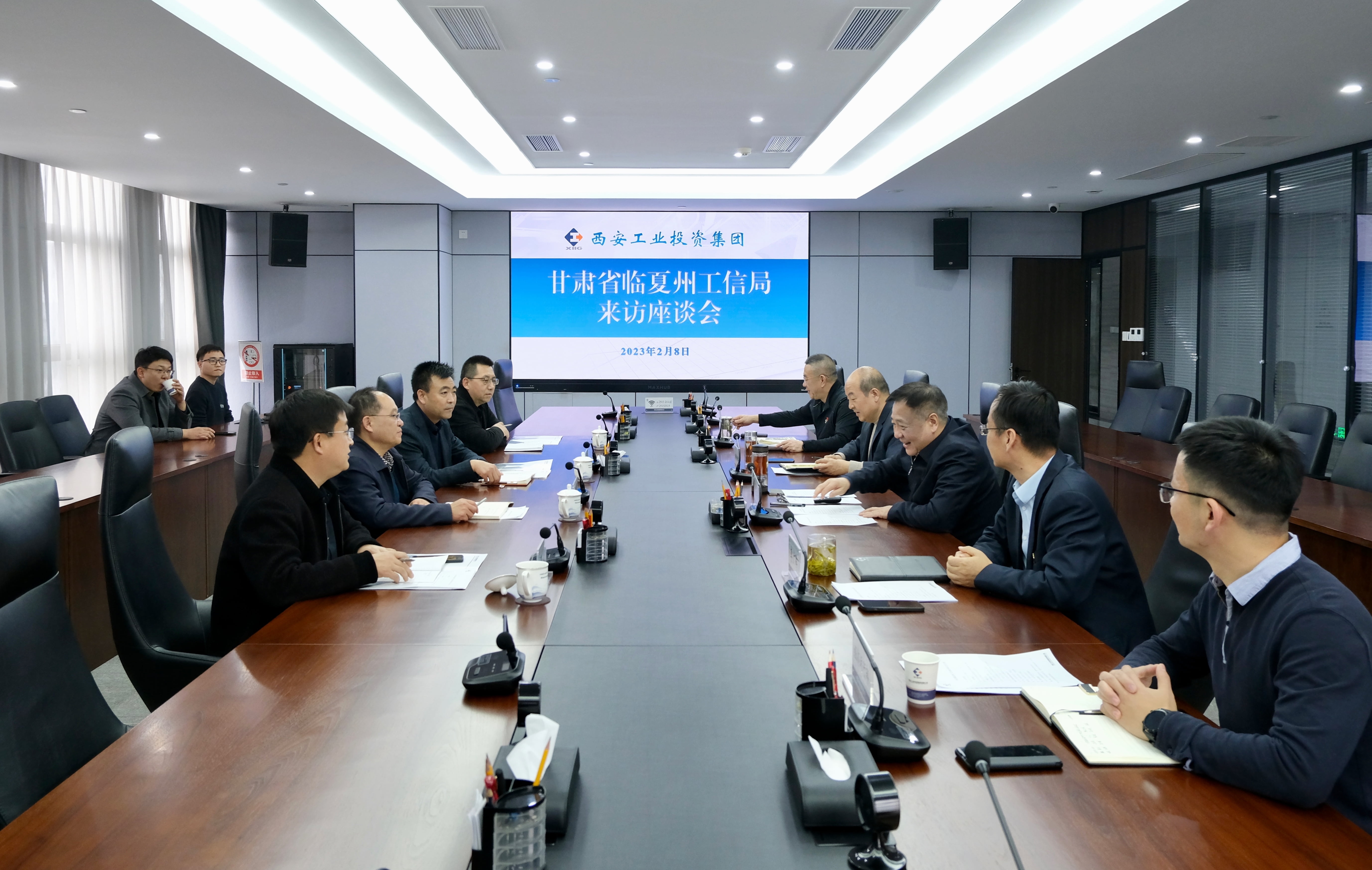 甘肃省临夏州工信局到银娱优越会集团举行事情交流